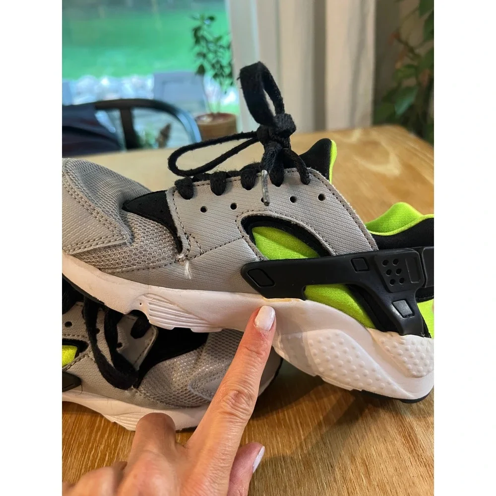 Nike Huarache Run SE Kids Sneakers Gray‎ Black Neon Green Shoes Size 5.5Y